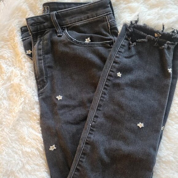 Abercrombie & Fitch Black High Rise Super Skinny Ankle Daisy Embroidered Jeans 4 - Picture 3 of 7